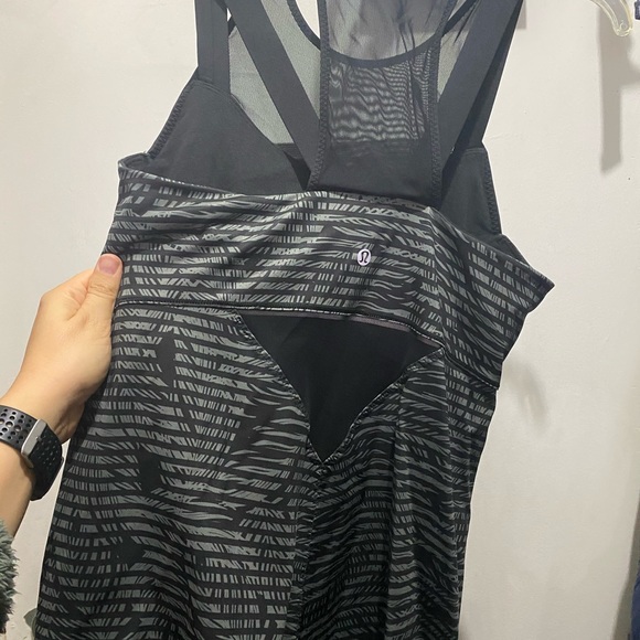 Lululemon Running in the City Tank 8 - Picture 2 of 2